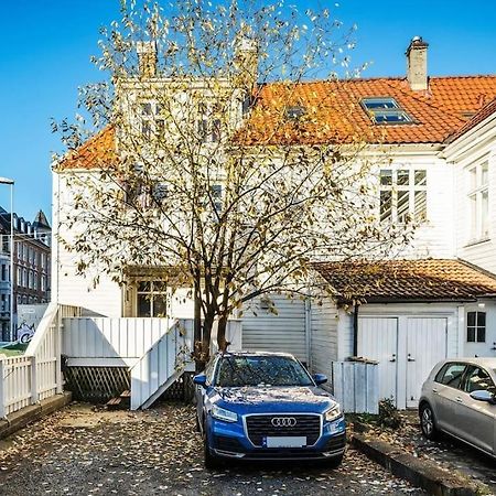 Central Apartment With Balcony, Self-Check In & Private Entrance Bergen Buitenkant foto