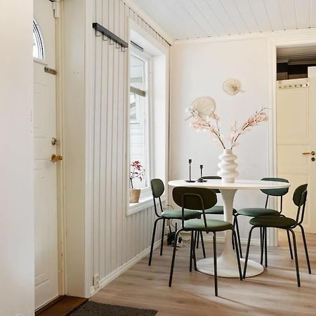 Central Apartment With Balcony, Self-Check In & Private Entrance Bergen Buitenkant foto