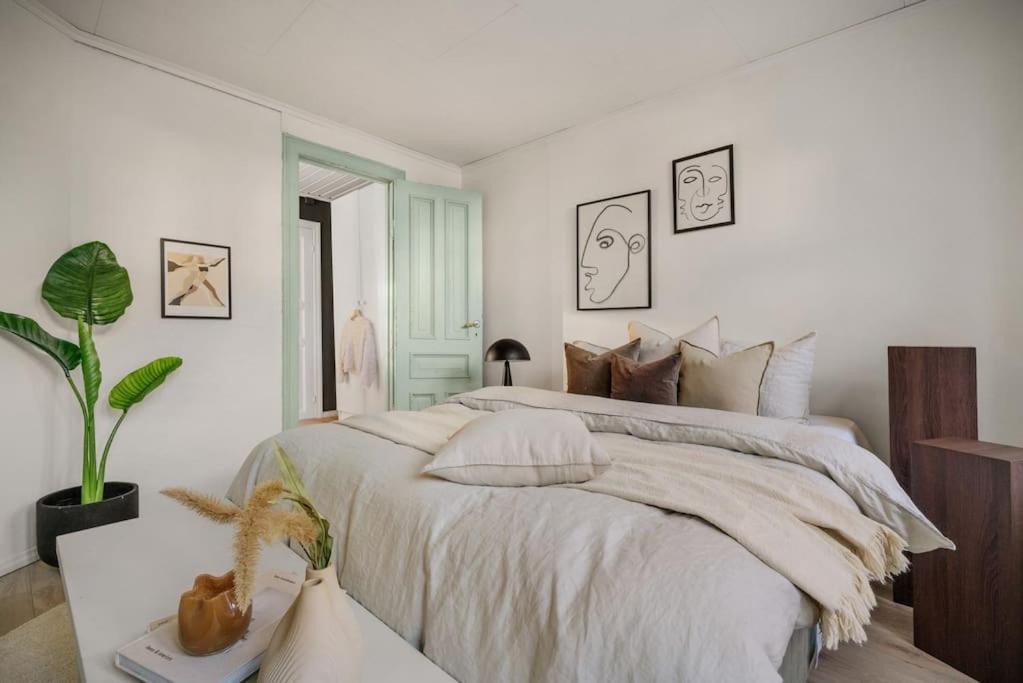 Central Apartment With Balcony, Self-Check In & Private Entrance Bergen Buitenkant foto