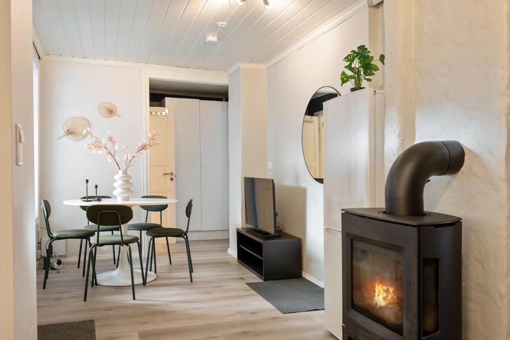 Central Apartment With Balcony, Self-Check In & Private Entrance Bergen Buitenkant foto