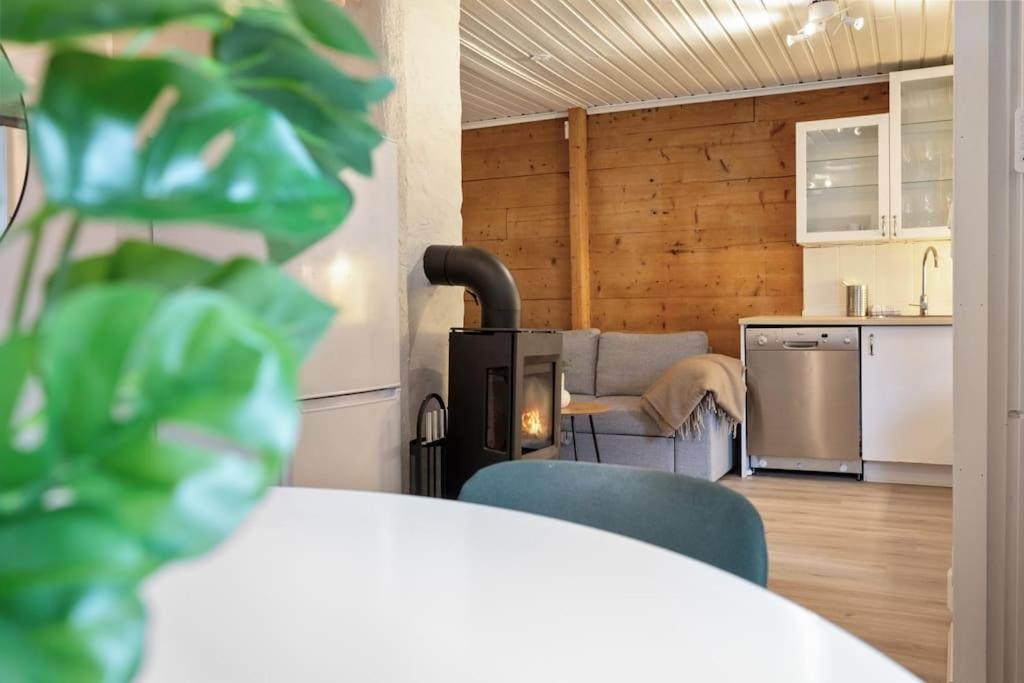 Central Apartment With Balcony, Self-Check In & Private Entrance Bergen Buitenkant foto