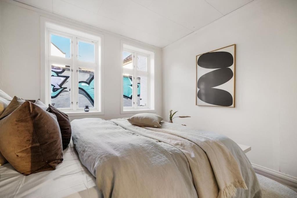 Central Apartment With Balcony, Self-Check In & Private Entrance Bergen Buitenkant foto
