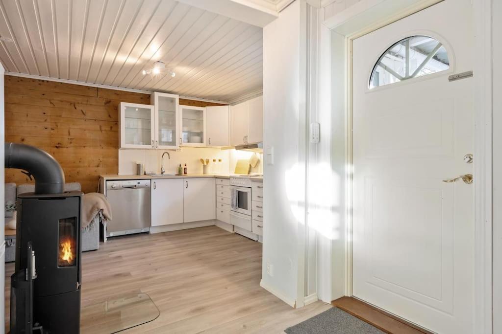 Central Apartment With Balcony, Self-Check In & Private Entrance Bergen Buitenkant foto