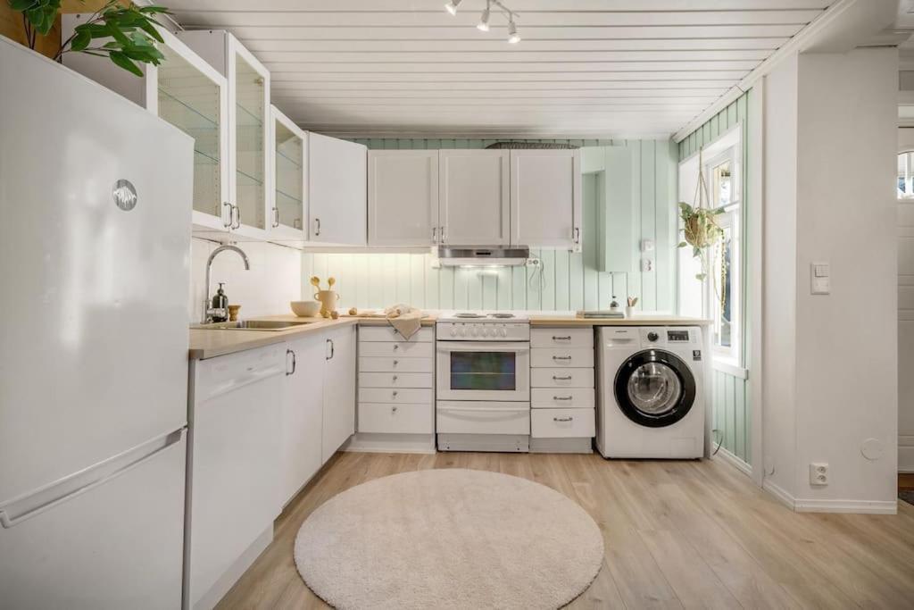 Central Apartment With Balcony, Self-Check In & Private Entrance Bergen Buitenkant foto