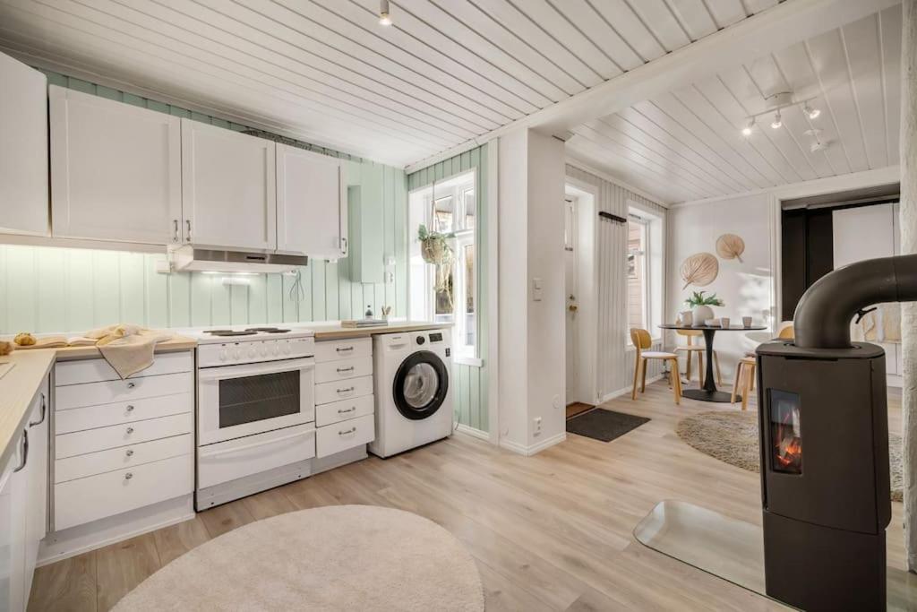 Central Apartment With Balcony, Self-Check In & Private Entrance Bergen Buitenkant foto