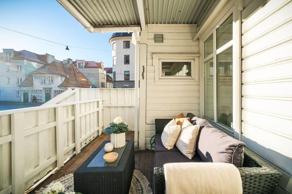 Central Apartment With Balcony, Self-Check In & Private Entrance Bergen Buitenkant foto