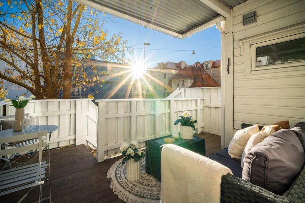 Central Apartment With Balcony, Self-Check In & Private Entrance Bergen Buitenkant foto