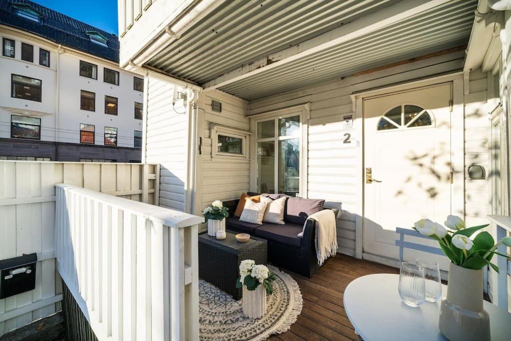 Central Apartment With Balcony, Self-Check In & Private Entrance Bergen Buitenkant foto
