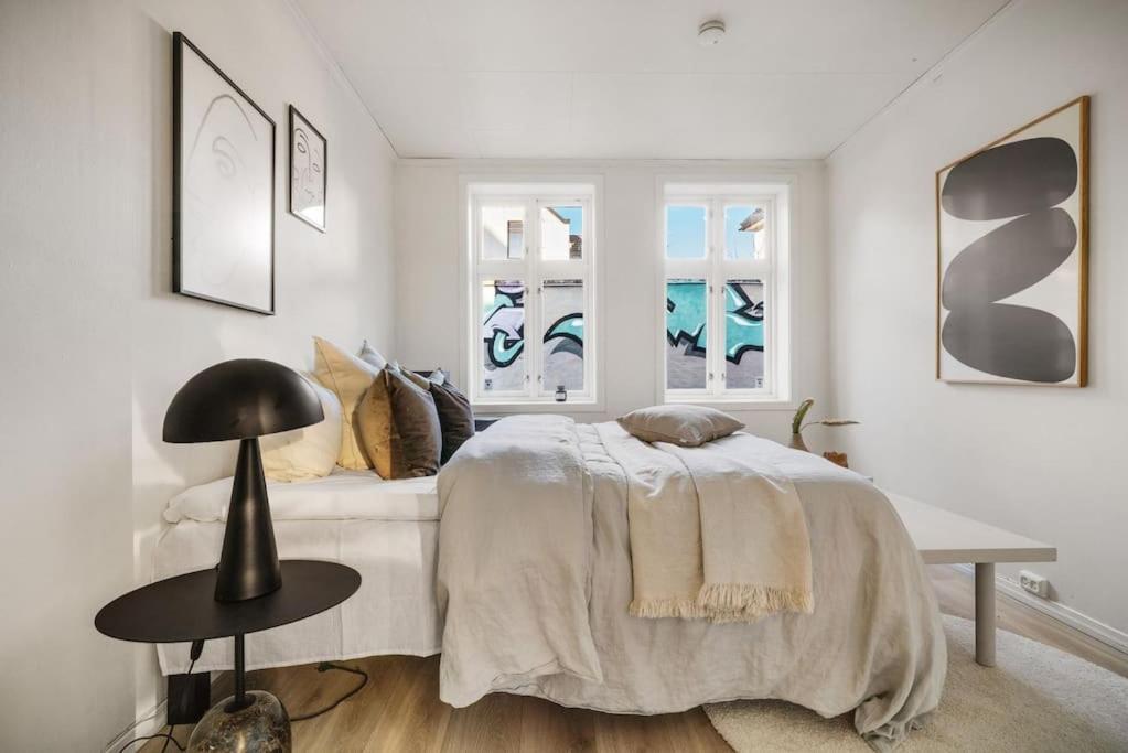 Central Apartment With Balcony, Self-Check In & Private Entrance Bergen Buitenkant foto