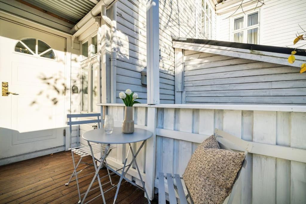 Central Apartment With Balcony, Self-Check In & Private Entrance Bergen Buitenkant foto